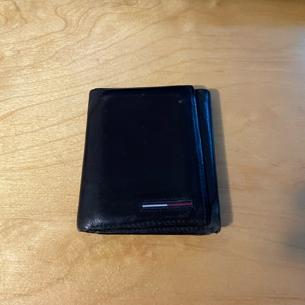 Tommy Hilfiger Leather Trifold Wallet